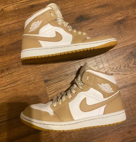 Air Jordans 1 mid “tan gum”