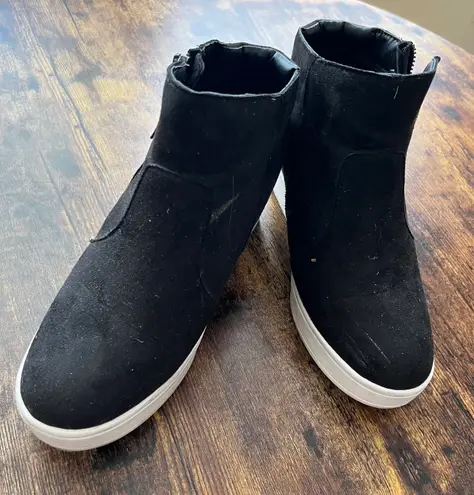 Serra | ladies bootie/sneaker. Size: 8.
