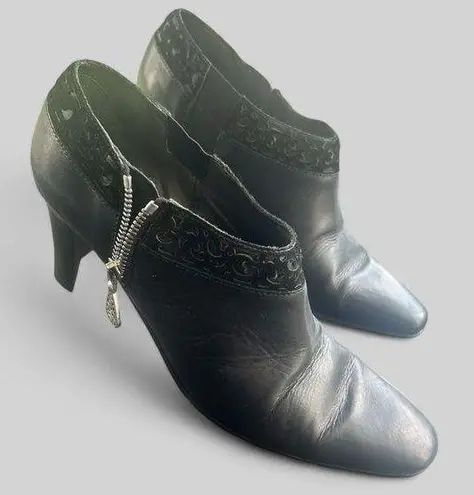 Brighton  Retro Witchy 2.5" block heel side zip Reel booties size 8 narrow