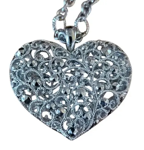 Filagree Double Sided Puffy 3D Heart Necklace w Chain Necklace Silver Tone