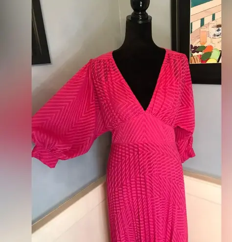 Hot pink pleated batwing midi dress in chevron dobby sz 4