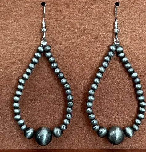 Navajo Style Pearl Teardrop Earrings Gray