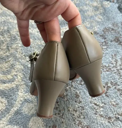 Capezio 2" Student Footlight Character Leather Shoe Tan 6