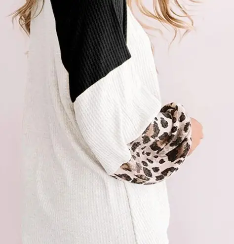 WAFFLE KNIT LEOPARD WHITE BLACK BLOUSE TWIST KNOT Size undefined