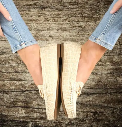 Truffles cream colored faux croc style slip on loafers! Ntn Gold Size 7