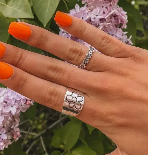 Retro Daisy Flower Band Silver Ring
