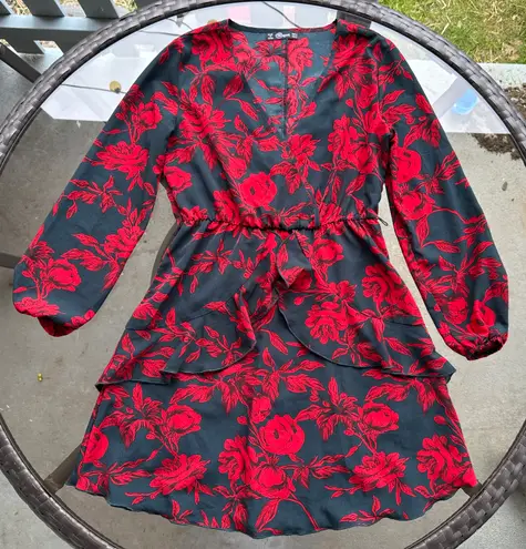 Boutique Uguest Floral Long Sleeve V-neck Ruffle Dress in Red/Black - Size Small