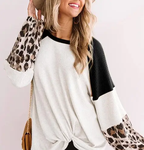 WAFFLE KNIT LEOPARD WHITE BLACK BLOUSE TWIST KNOT Size undefined