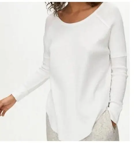 Aritzia TNA Thermal Knit Raglan Long Sleeve Pullover Tee in White Size XS