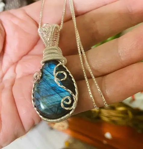 Sterling Silver Wire Wrapped Labradorite on Diamond Cut Box Chain