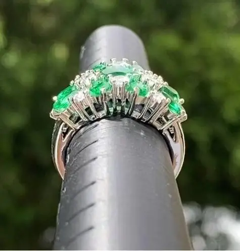 Cocktail Ring Flashes with Emerald Green and Clear Crystals