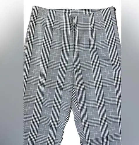 Time & Tru Pixie Flat Front Pants Women’s Size 4 Black and White Career Work
