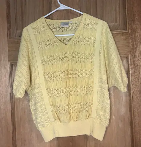 Vintage women’s Light Yellow Lace Knit Top size M Size M