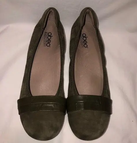 Abeo BIO System Tessa Olive Green Suede Ballet Flats Size 8.5 Comfort