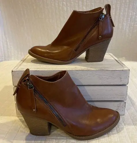 DV by Dolce Vit Dolce Vita Faux Leather Side Zip Ankle Booties Brown / Size 6.5