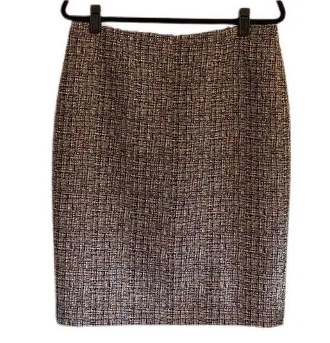 Jones Studio black and off-white Tweed straight skirt in size 10. EUC