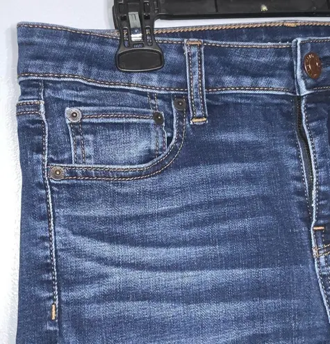 American Eagle  Super Stretch Skinny Frayed Cuff Bermuda Jean Size 8 Like New