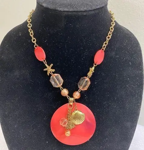 Beachy Look Necklace. Coral Color Center Accent.