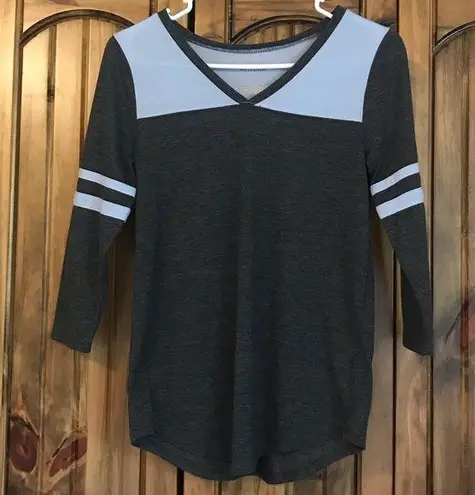 Arizona Jeans Juniors Arizona gray 3/4 sleeve shirt size S