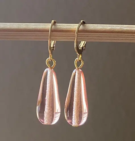 Handmade light pink Czech glass teardrop simple minimalist dangle earrings🩷