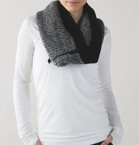 Lululemon Falling Freely merino wool neck warmer