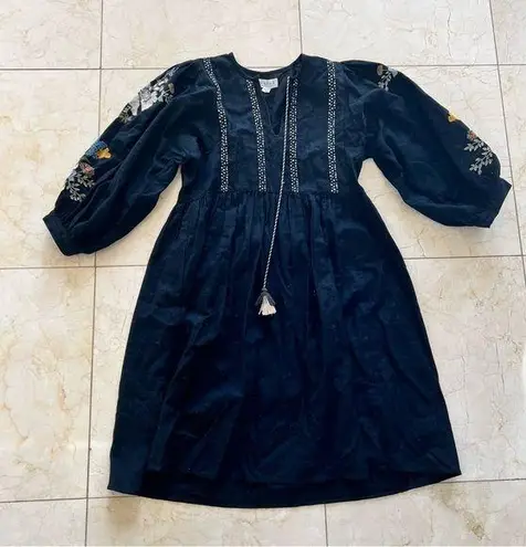 Velvet By Graham And Spencer NWOT Embroidered Dress Sz XS