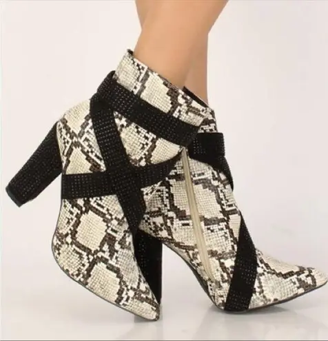 Cape Robbin  Snake Bite Rhinestone Detail Heeled Ankle Boots Ivory Black 7.5