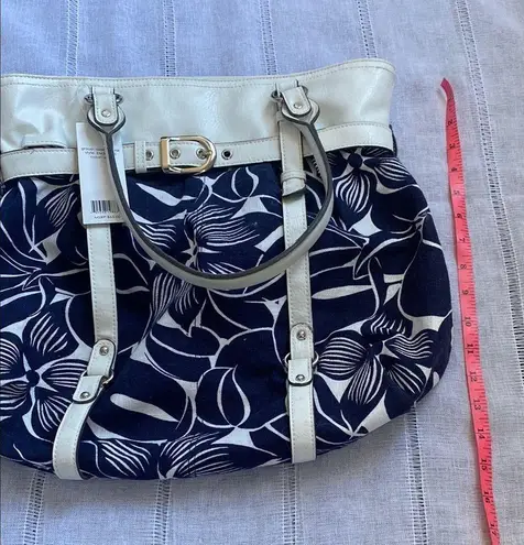 Emilie M NWT Floral Navy and White Shoulder Bag. Blue