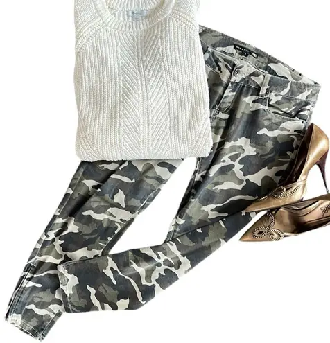 Ymi Camo ankle pants with zippers