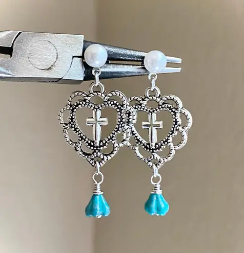 Handmade goth punk grunge style heart cross & purple Czech glass flowers dangle earrings💐