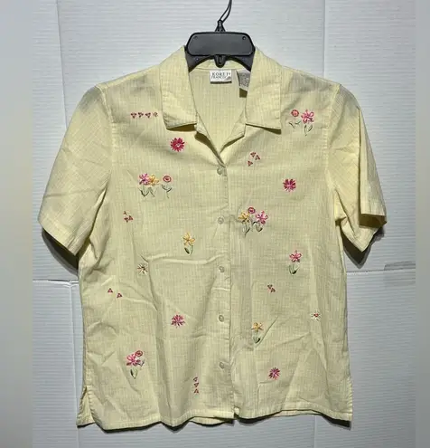 KORET FRANCISA (M) yellow/white button down short sleeve with floral embroidery. Yellow Size M