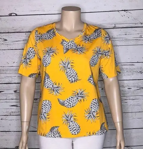 cj banks  NWT Size X 14W Yellow Pineapple Print Short Sleeve V-Neckline Knit Top