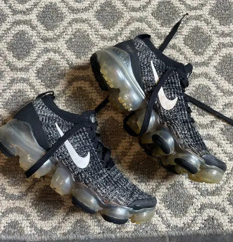 Nike Vapormax Shoes - Image 3