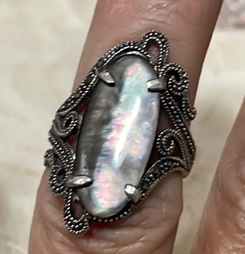 Elegant Silver and Mother of Pearl Ring