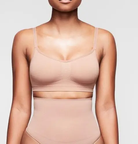 SKIMS SEAMLESS SCULPT
BRALETTE S/M SIENNA NWOT