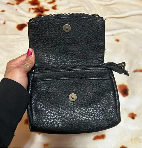 Black Textured PLeather Bag with Zipper Closure