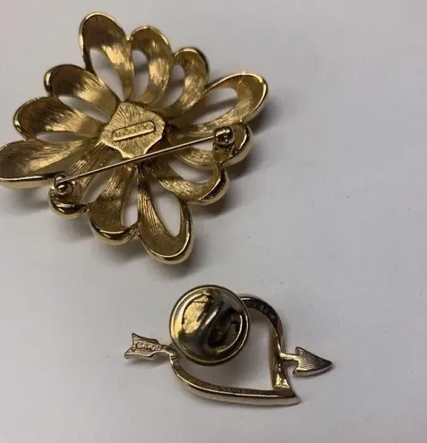 Monet Lot Of 2 Vintage - Modern Brooch Pins Gold Tone Both Signed -  / Avon