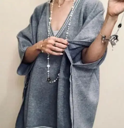 House of Harlow 1960 Grey V-Neck Poncho