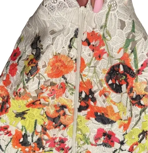 Badgley Mischka FLORAL EYELET SHORT SLEEVE CROPPED BACK ZIPPERED WHITE GREEN TOP