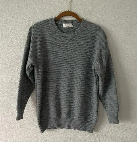 Zenana  Gray Sweater Basic Waist cut Size Small