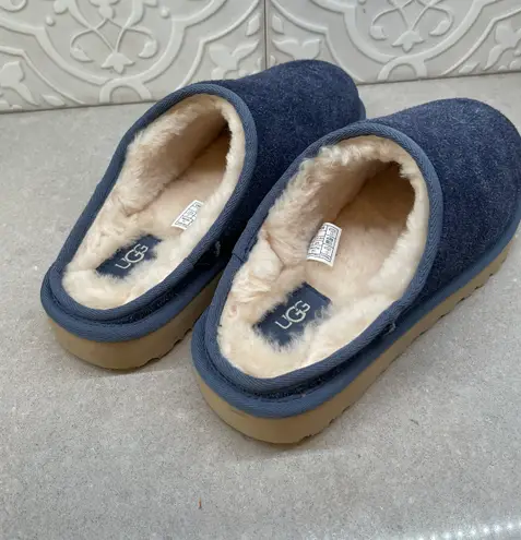 UGG NAVY SLIPPERS CLOGS