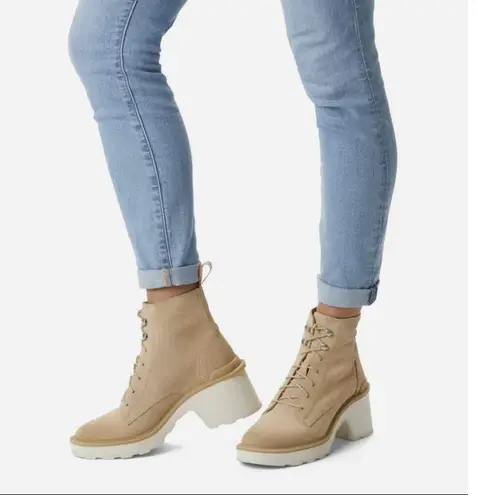 Sorel Beige LaceUp Block Heel AnkleHigh Modern Boots US 8.5 outdoors fall