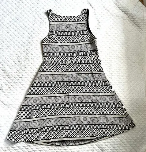 Apt. 9  Black White Jacquard Print Dress size L Sleeveless Pullover A line Midi