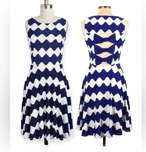 Maia Blue & White Chevron Wave Stripe Open Bow Back Modcloth Dress Coquette Girl Size 0