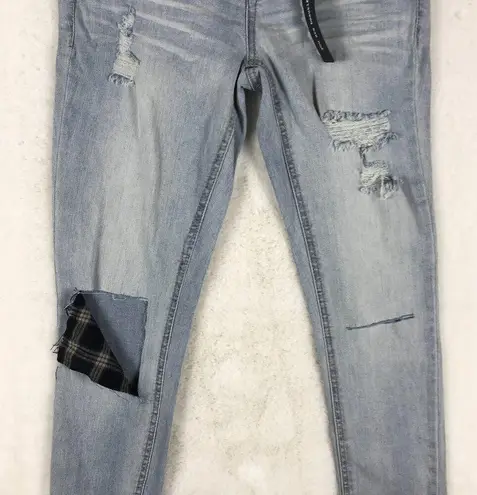 Dollhouse Light Wash Distressed Skinny Jeans NWT 28