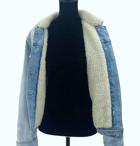 Universal Threads Universal Thread Womens Button front Sherpa Lined Denim Jacket Light Wash Medium