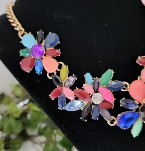 Stunning Multi Color Flower Necklace Set Gold
