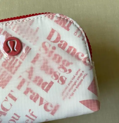 Lululemon Clippable Card Pouch *Manifesto Print