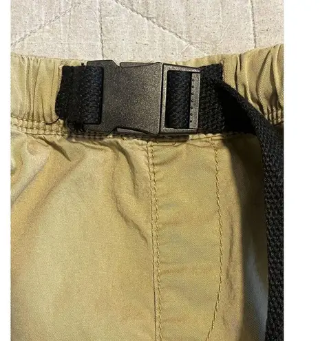 Unionbay  Cargo Shorts Women's Size XL Beige Khaki Black Belt 5 Inch Inseam NEW