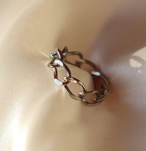 Boutique Dainty Silver Chain Ring Size 7